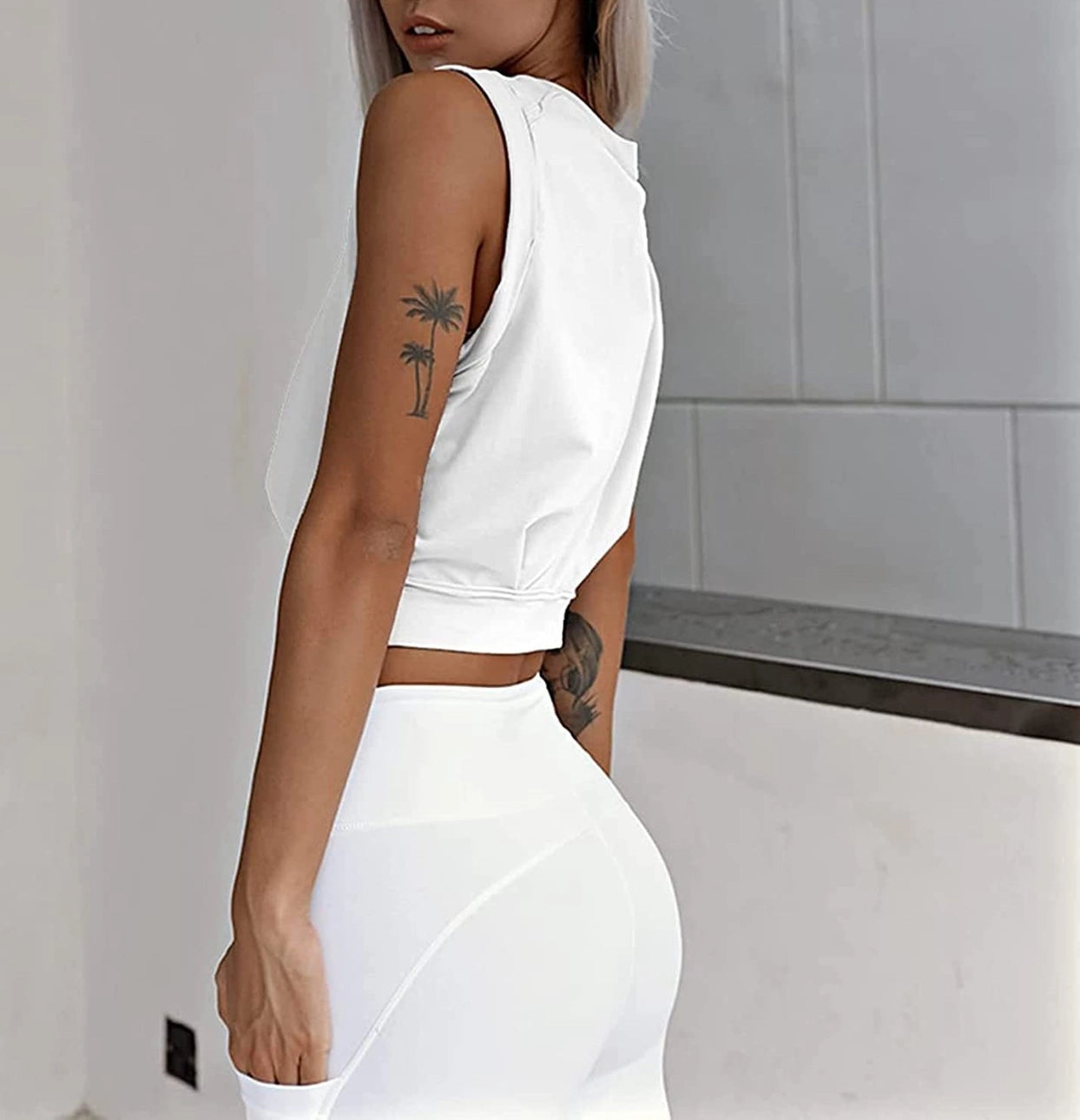 Solid Color Cropped Crew Neck Sleeveless Top T-Shirt  (White)